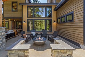 Patio Dining – Sunset Cocktails + Gas Firepit + S'mores