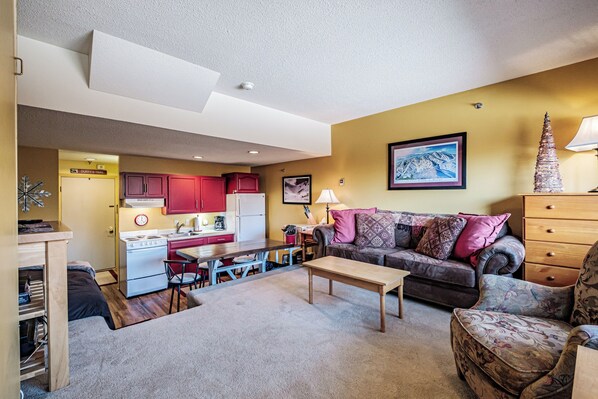 Living/dining/kitchen