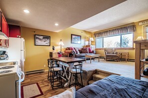 Living/dining/kitchen