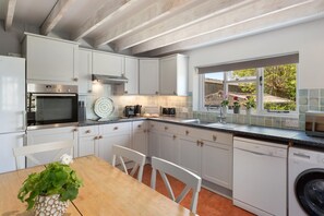 Orlandon Farm Cottage - 4 Bedroom - St Bride's Bay (20394)