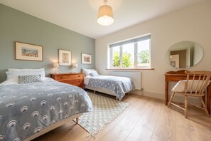 Horatio Cottage, Burnham Market: Twin beds in bedroom two