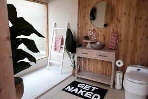 Heated shower house with toilet 