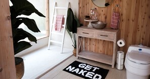 Off-grid heated shower house (1)