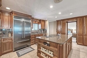 Kitchen - Fully equipped kitchen