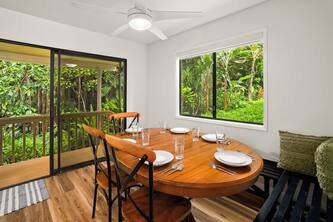 Thoughtfully Remodeled 3 Bedroom Townhouse North Shore Hale 6B
