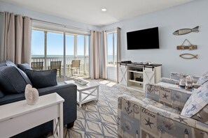 Furniture, Indoors, Living Room, Couch, Screen
