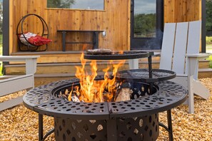 3-in-1 firepit that functions as bonfire, barbecue, and table