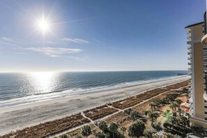 HIGHFLOOR OCEANFRONT PATIO VIEW1: Wake up to amazing sunrise and coastline views