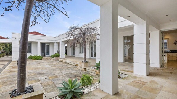 Courtyard perfect for relaxing and entertaining 