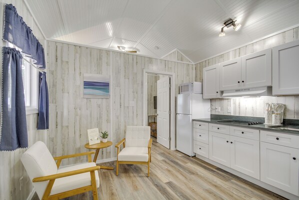 Picayune Vacation Rental | 2BR | 1BA | 400 Sq Ft | 4 Steps to Access
