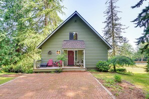 Cabin Exterior | Keyless Entry | Central Heating