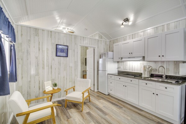 Picayune Vacation Rental | 2BR | 1BA | 400 Sq Ft | 4 Steps to Access