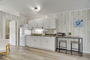 Kitchenette | Cooking Basics | 4-Burner Stovetop