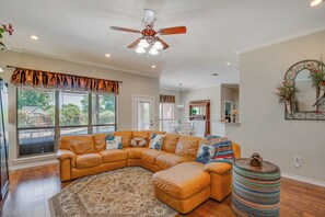 Living Room | Free WiFi | Smart TV | Central A/C | Single-Story Home