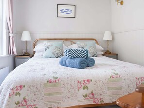 Double bedroom | The Wee Cottage, Polperro