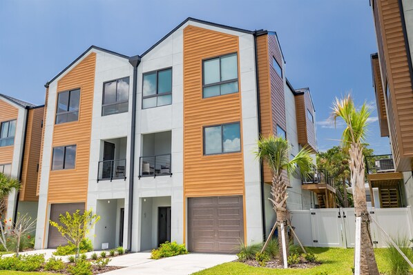 Welcome to your home away from home.  Paradise on Bay.