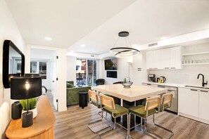 Dining area seats 6 people