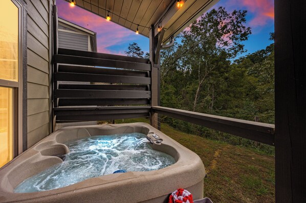Evenings are beautiful in the hot tub as you watch the fireflies!