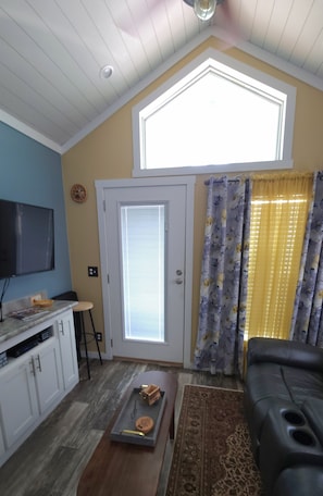 Entry door and livingroom. 