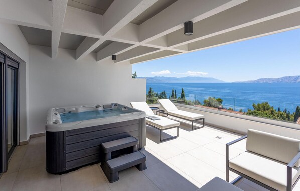 Bain à remous extérieur