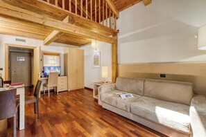Schlafsofa (Schlafbereich für Studio)