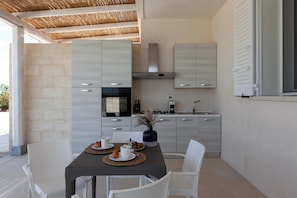 Outdoor kitchen