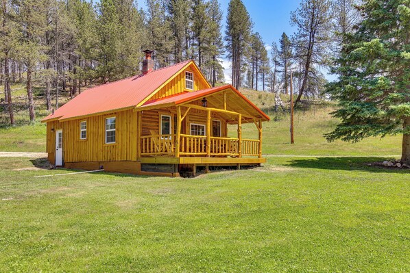 Custer Vacation Rental | 1BR | 1BA | 1,000 Sq Ft | Stairs Required