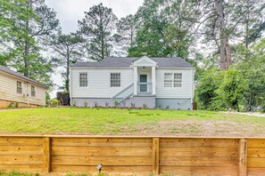 Property Exterior | Driveway (2 Vehicles)