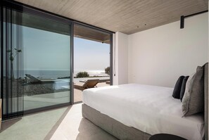 Bedroom features two twin-size beds (0,90 x 2,00), which can be joined together to form a Queen, upon request