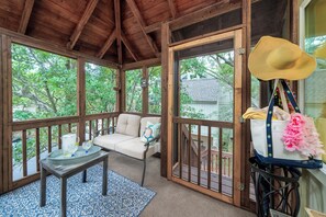 Screen porch