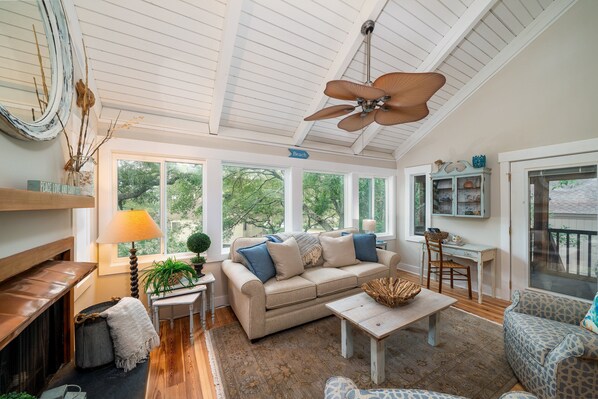 Wonderful open floor plan with vaulted ceilings