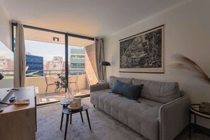Amplio y cómodo apartamento en el corazón Las Condes 