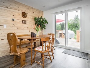 Breakfast Table Overseeing the Naturesque Backyard