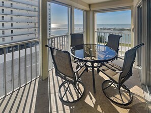 Balcony Dining- Views