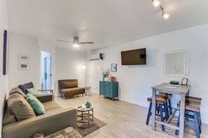Living Room | Twin Sleeper Sofa | Twin Sleeper Chair | Smart TV | Free WiFi