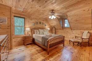 "Highly recommend! Beautiful view! Beautiful cabin!" -Candy