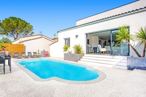 Villa Manade image