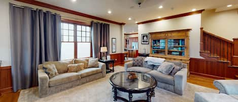 Furniture, Indoors, Living Room, Couch, Table