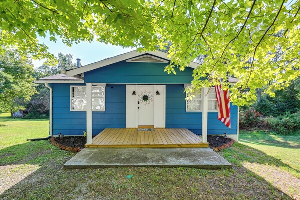 Bon Aqua Vacation Rental | 1BR | 1BA | 960 Sq Ft | 3 Steps to Enter