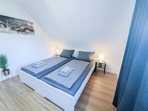 Schlafzimmer 1 mit 2 Einzelbetten