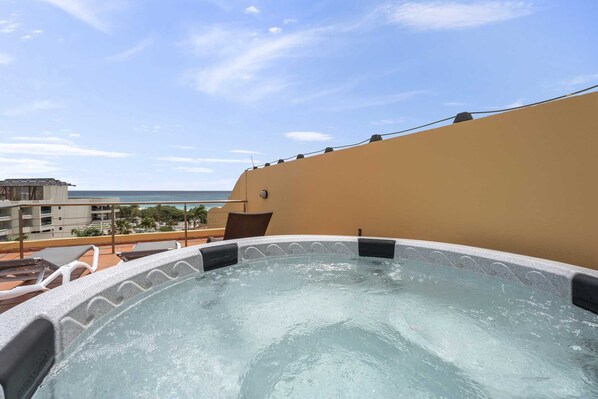Outdoor spa tub
