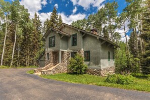 Located in a quiet neighborhood, This beautiful Mountain home features plenty of parking for a few vehicles as well as a two car garage.