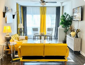 Sunshine Suite Family/Living Room