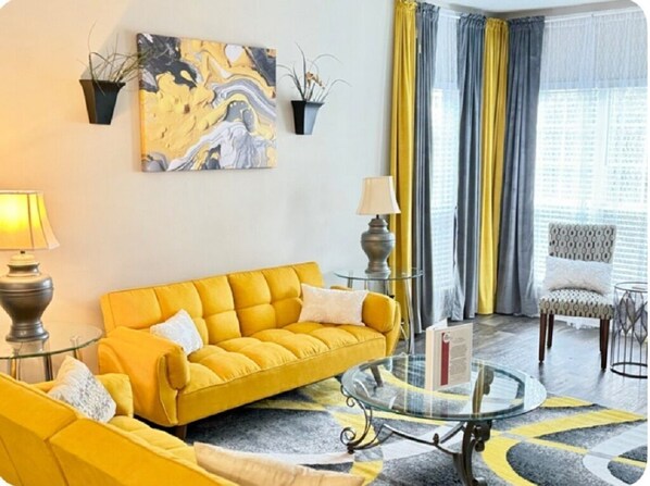 Sunshine Suite Family/Living Room
