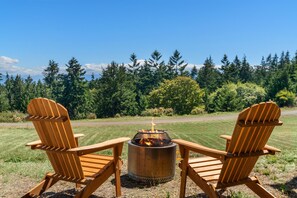Enjoy a fire with valley, tree, and mountain views when there is no burn ban 