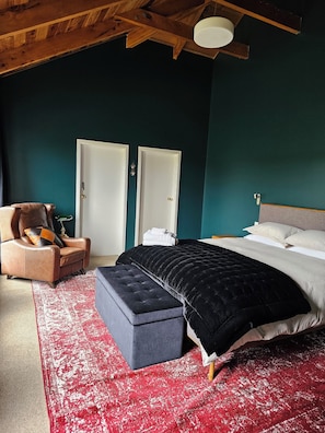 Bedroom with King Bed (1)
