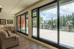 Solarium / Sun Room/Mountain Views
