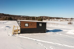 Scenic Tiny Home, Five Minutes to Stowe Main St! (3211)