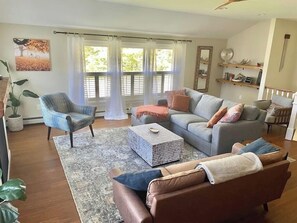 Clean, perfect home a mile from historic Waterbury (4043)