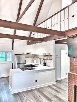 New Stowe remodel, perfect location,many amenities (1204)